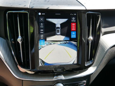 Certified 2025 Volvo XC60 B5 Plus AWD/4WD image 21
