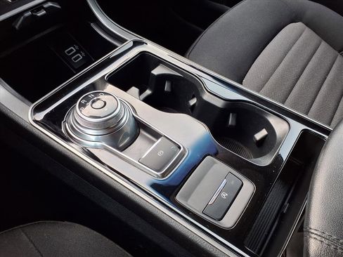 Used 2020 Ford Edge SE image 21