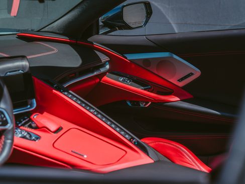 Used 2021 Chevrolet Corvette Stingray Premium Conv w/ Z51 Performance Package RWD image 17