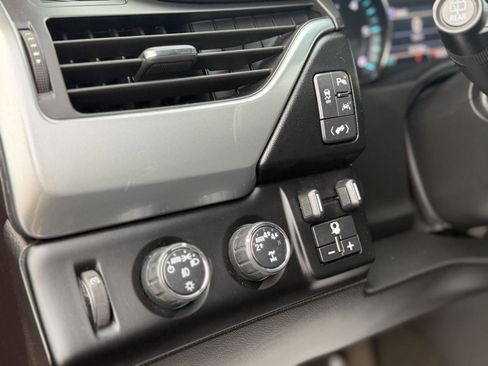 Used 2018 Chevrolet Tahoe LT w/ LT Signature Package image 24