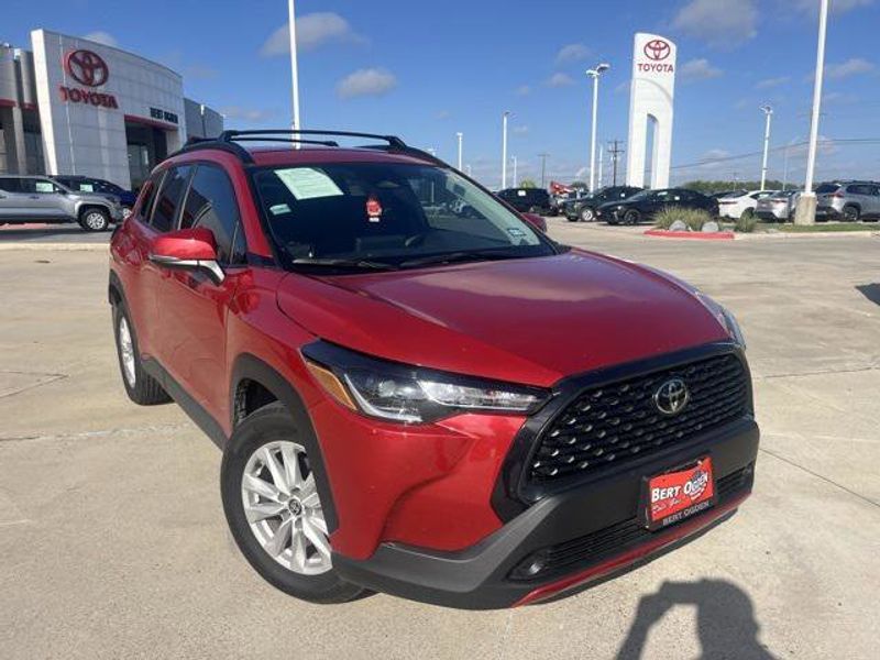 Certified 2024 Toyota Corolla Cross LE image 1