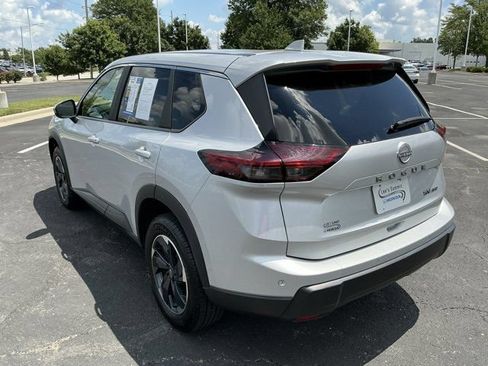 Used 2024 Nissan Rogue SV AWD/4WD image 8