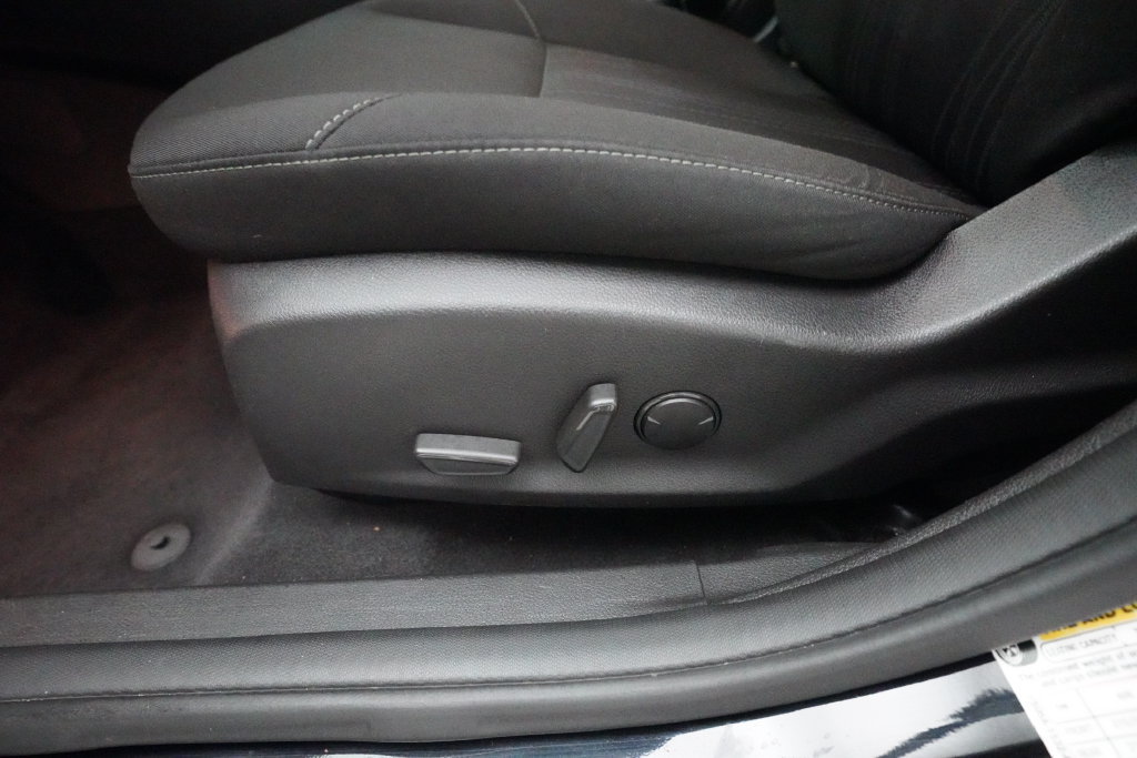 Used 2016 Ford Focus SE w/ SE Sport Package FWD image 25