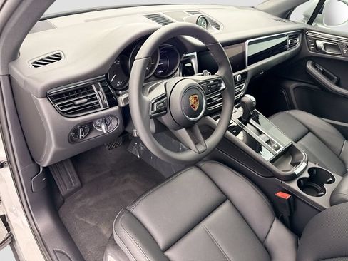 Used 2026 Porsche Macan AWD/4WD image 4