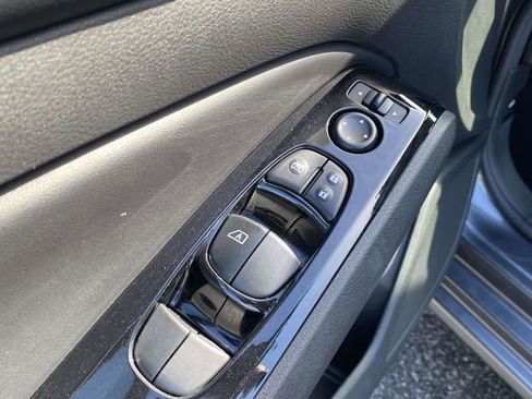 Used 2023 Nissan Altima 2.5 SV FWD image 19