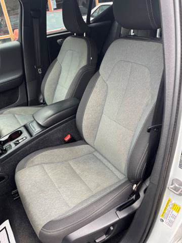 Used 2023 Volvo XC40 B5 Core AWD/4WD image 10