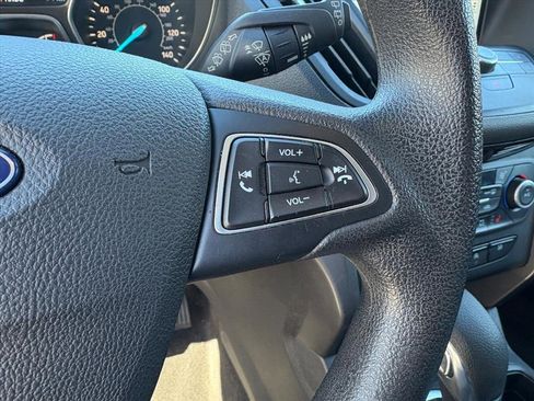 Used 2019 Ford Escape SE image 12