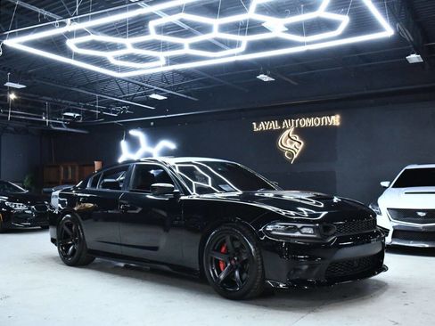 Used 2017 Dodge Charger R/T image 3