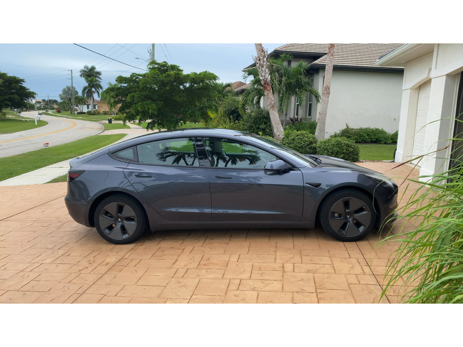 Used 2021 Tesla Model 3 Standard Range Plus RWD image 3