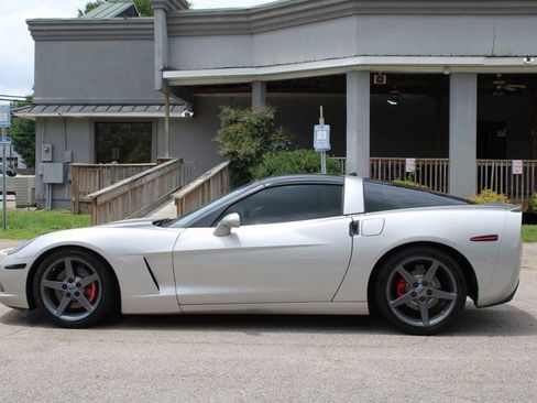 Used 2005 Chevrolet Corvette Coupe w/ Preferred Equipment Group RWD image 4