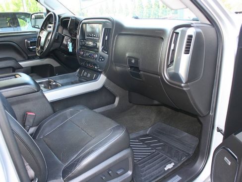 Used 2017 Chevrolet Silverado 1500 LTZ Z71 w/ Redline Edition AWD/4WD image 14