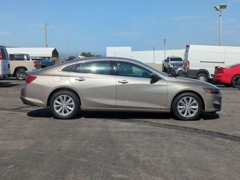Used 2025 Chevrolet Malibu LT FWD image 9