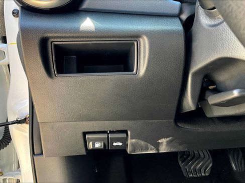 Used 2025 Nissan Versa SV w/ Trunk Package FWD image 15