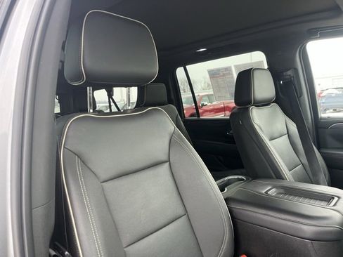 Used 2023 GMC Yukon XL SLT image 52