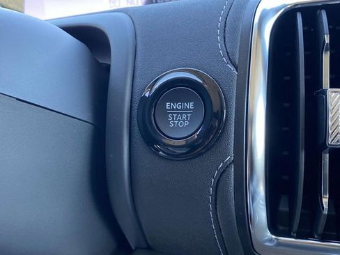 New 2025 Ford Expedition Max Platinum w/ Driver's Package image 17