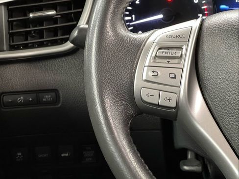 Used 2016 Nissan Rogue SL w/ SL Premium Package image 26