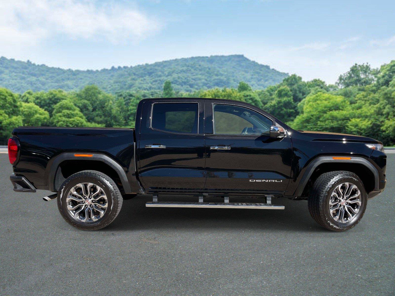 Used 2023 GMC Canyon Denali AWD/4WD image 2