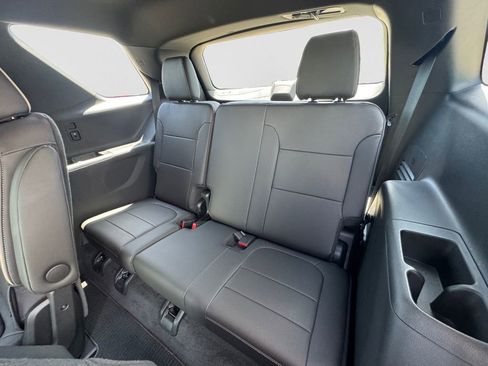 Used 2023 Chevrolet Traverse Premier AWD/4WD image 13