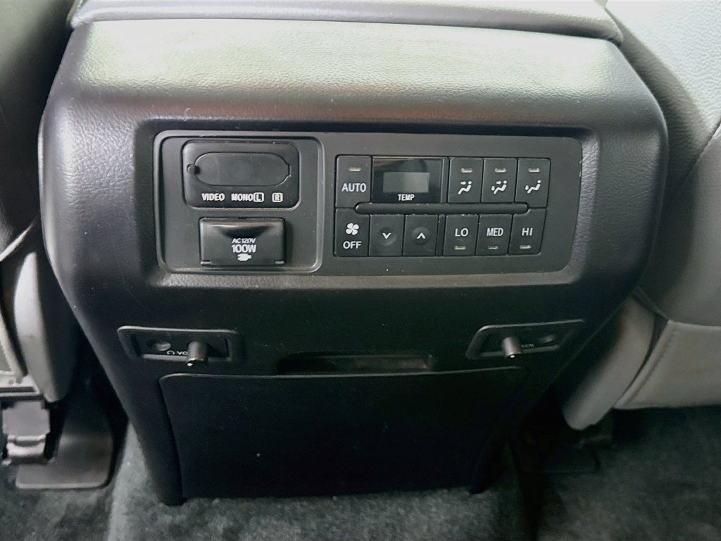 Used 2018 Toyota Sequoia Limited w/ Safety & Convenience Package AWD/4WD image 29