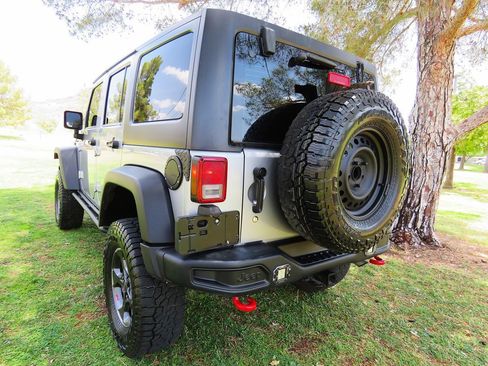 Used 2013 Jeep Wrangler Unlimited Rubicon AWD/4WD image 5