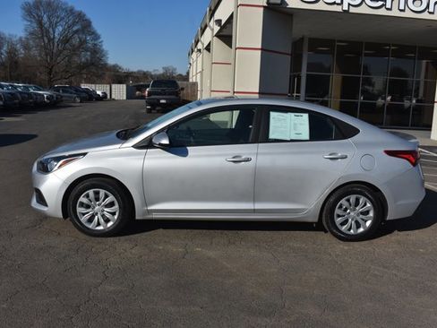 Used 2022 Hyundai Accent SE image 9