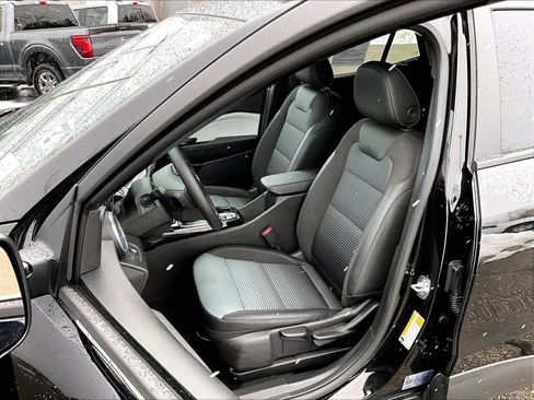 Used 2025 Chevrolet Trax LT w/ LT Convenience Package image 10