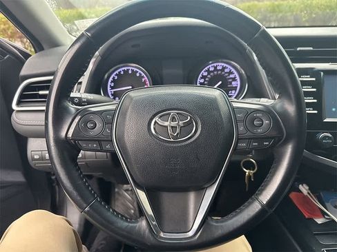 Used 2018 Toyota Camry SE image 9
