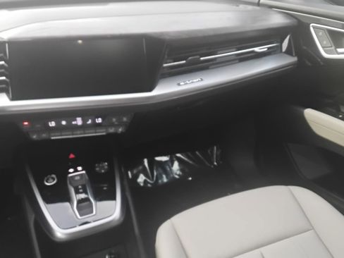 Used 2025 Audi Q4 e-tron Premium image 22