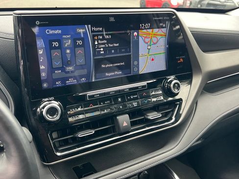 Used 2020 Toyota Highlander Limited AWD/4WD image 19