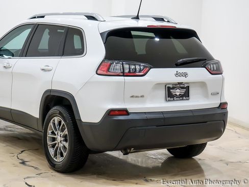 Used 2019 Jeep Cherokee Latitude Plus w/ Comfort/Convenience Group image 9