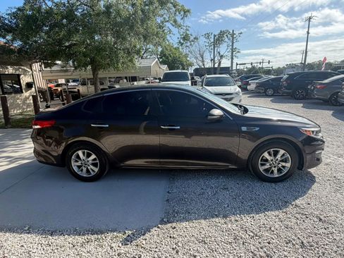 Used 2018 Kia Optima LX FWD image 3