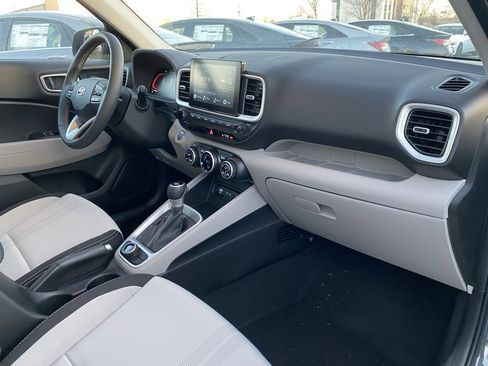 New 2025 Hyundai Venue SEL image 38