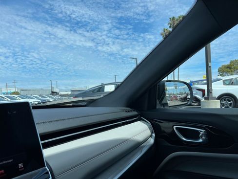 Used 2025 Jeep Compass Limited AWD/4WD image 36