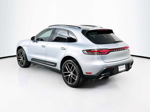 Certified 2024 Porsche Macan image 3