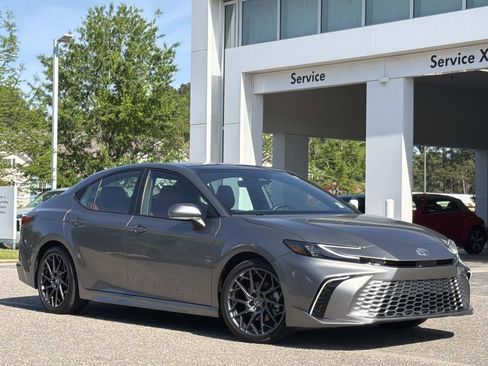 Used 2025 Toyota Camry XSE FWD image 1