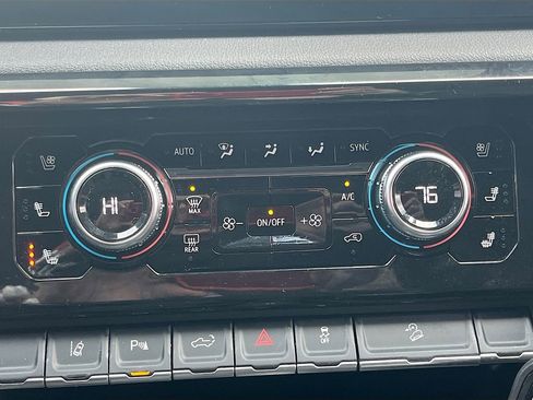 Used 2025 GMC Sierra 2500 AT4 image 16