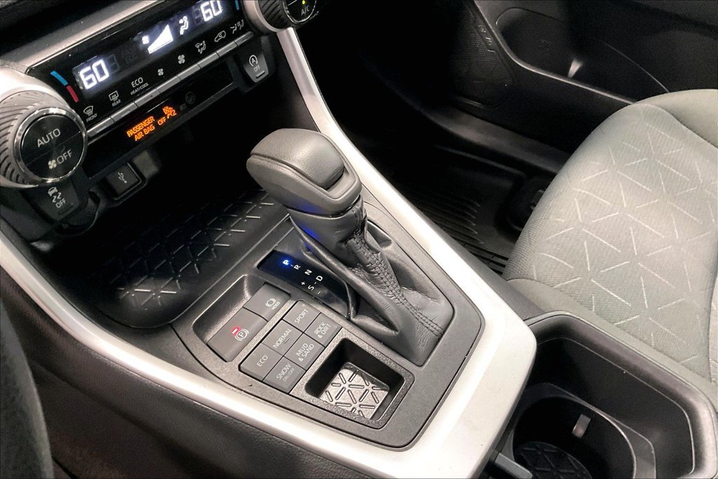 Used 2022 Toyota RAV4 XLE AWD/4WD image 19