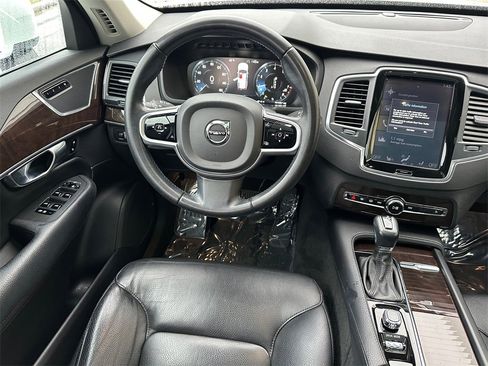 Used 2019 Volvo XC90 T6 Momentum w/ Protection Package Premier image 18