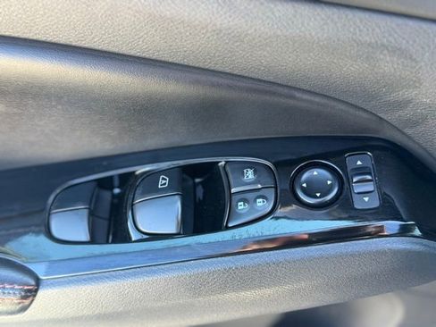 Used 2024 Nissan Altima 2.5 SR image 9