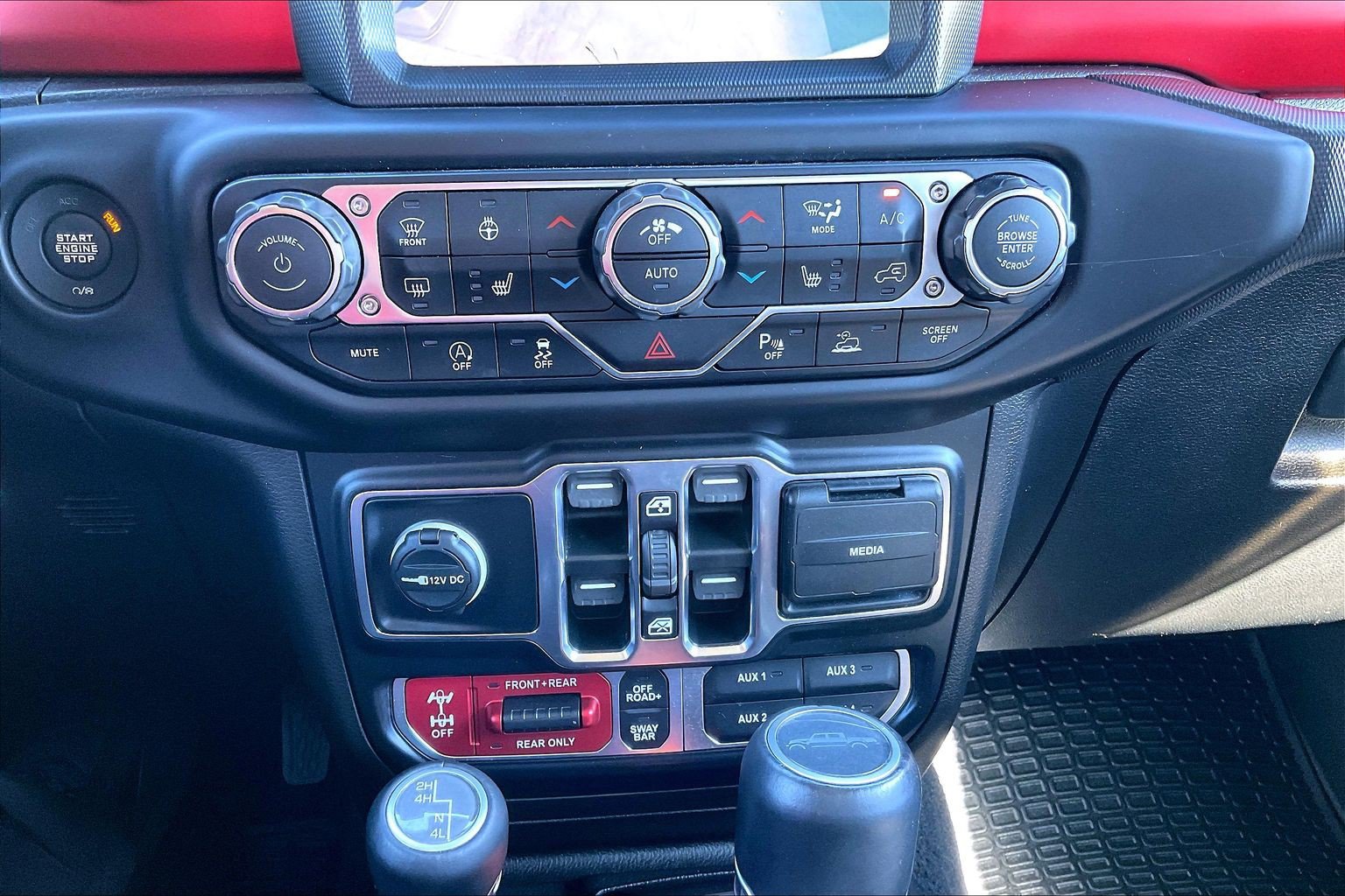 Used 2020 Jeep Gladiator Rubicon AWD/4WD image 32