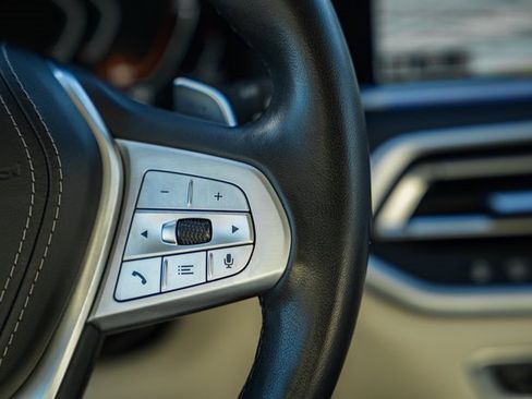 Used 2022 BMW X7 xDrive40i w/ Premium Package image 29