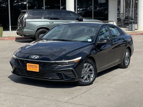 Used 2024 Hyundai Elantra SEL image 9