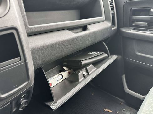 Used 2019 RAM 1500 Express AWD/4WD image 18