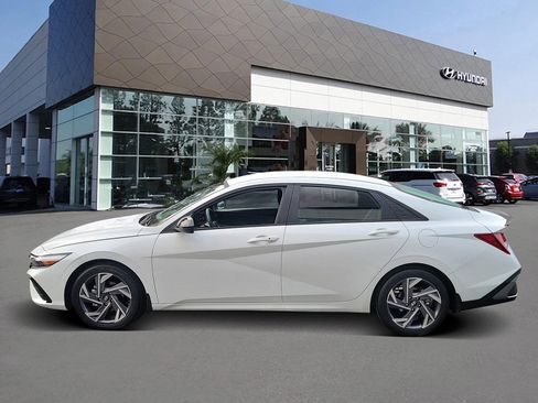 Certified 2025 Hyundai Elantra Sport image 3