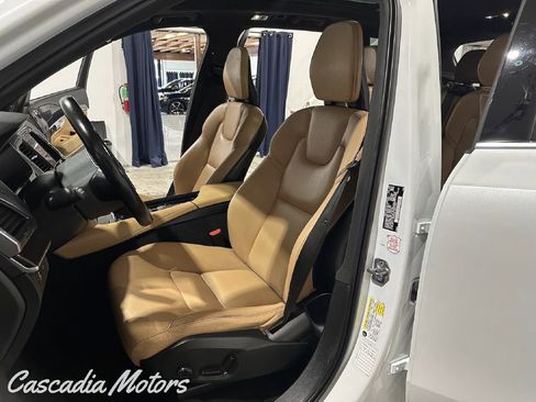 Used 2019 Volvo XC90 T6 Momentum image 7