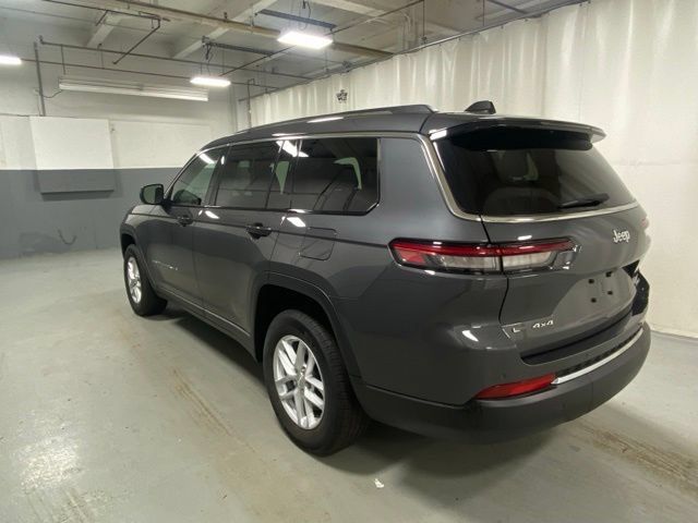 Used 2023 Jeep Grand Cherokee L Laredo w/ Luxury Tech Group I AWD/4WD image 2
