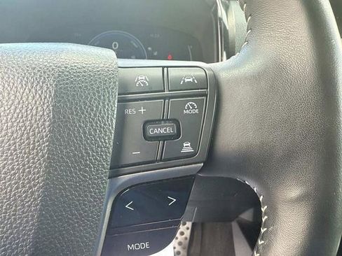 Used 2025 Toyota Camry SE w/ Convenience Package image 75