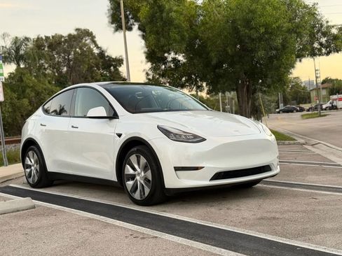 Used 2020 Tesla Model Y Long Range image 7
