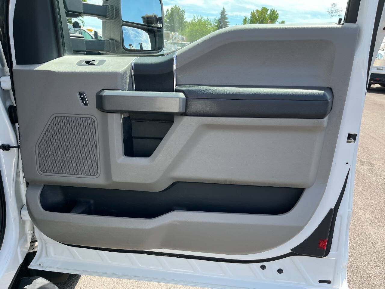 Used 2017 Ford F550 4x4 SuperCab Super Duty image 19