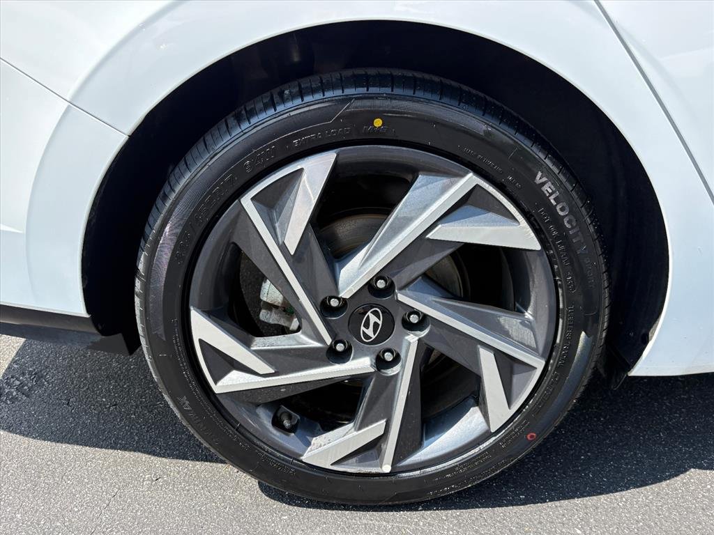 Certified 2025 Hyundai Elantra SEL FWD image 24